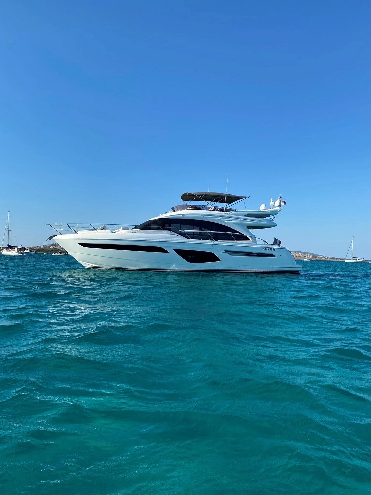 Princess F62 2020 au mouillage